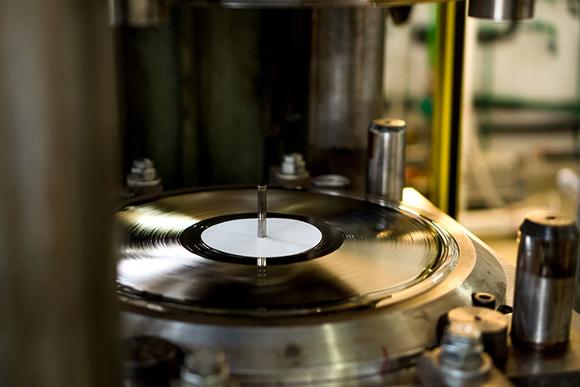 new Vinyl in vinyl press at factory